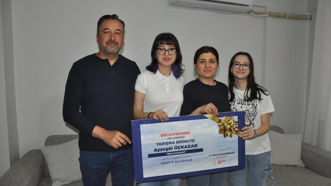 Manisalı lise öğrencisi şiiriyle Türkiye birincisi oldu