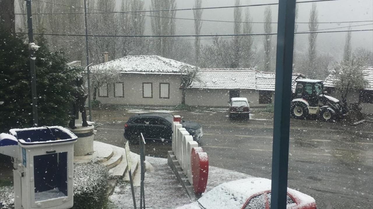 Ödemiş'e mayıs ayında kar yağdı