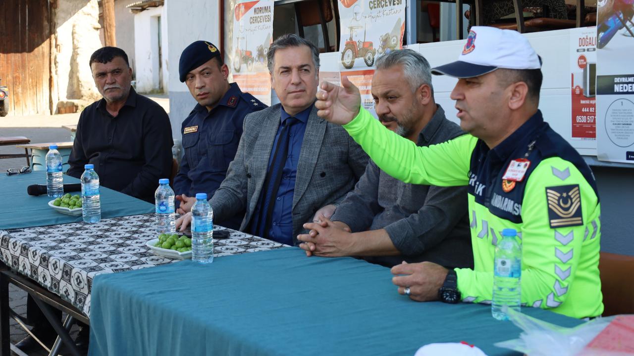 Turgutlu’da ‘Güvenli Trafik’ etkinliği: Reflektör dağıtıldı