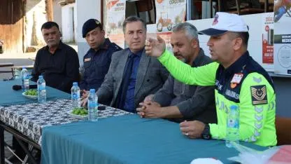 Turgutlu’da ‘Güvenli Trafik’ etkinliği: Reflektör dağıtıldı