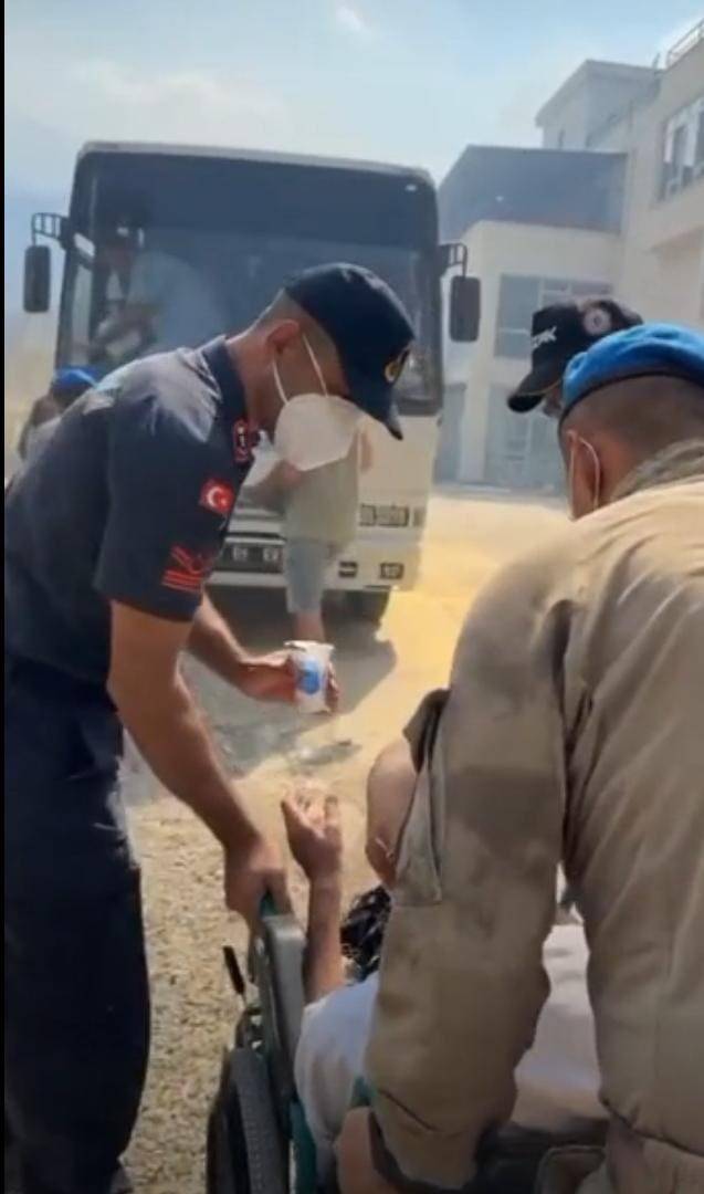 Çanakkale’de Büyük Orman Yangını: Havalimanı Kapandı, Hastane ve Köyler Tahliye Edildi