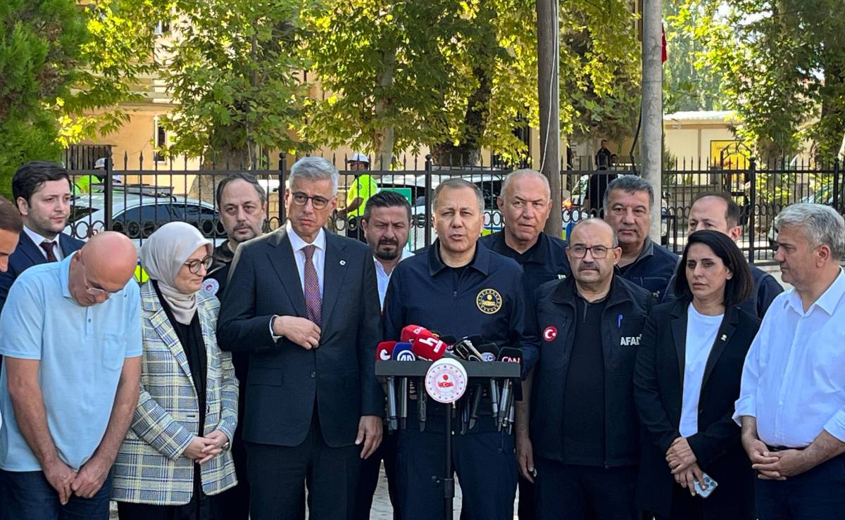 Sındırgı Depreminin Yarattığı Hasar Gündüz Ortaya Çıktı