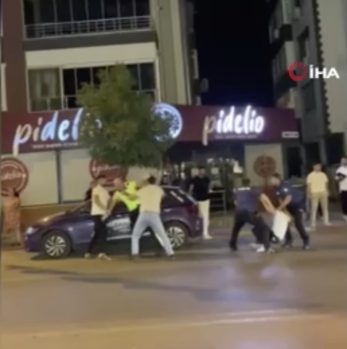 Trafik uygulamasında yakalandılar! Polise böyle saldırdılar