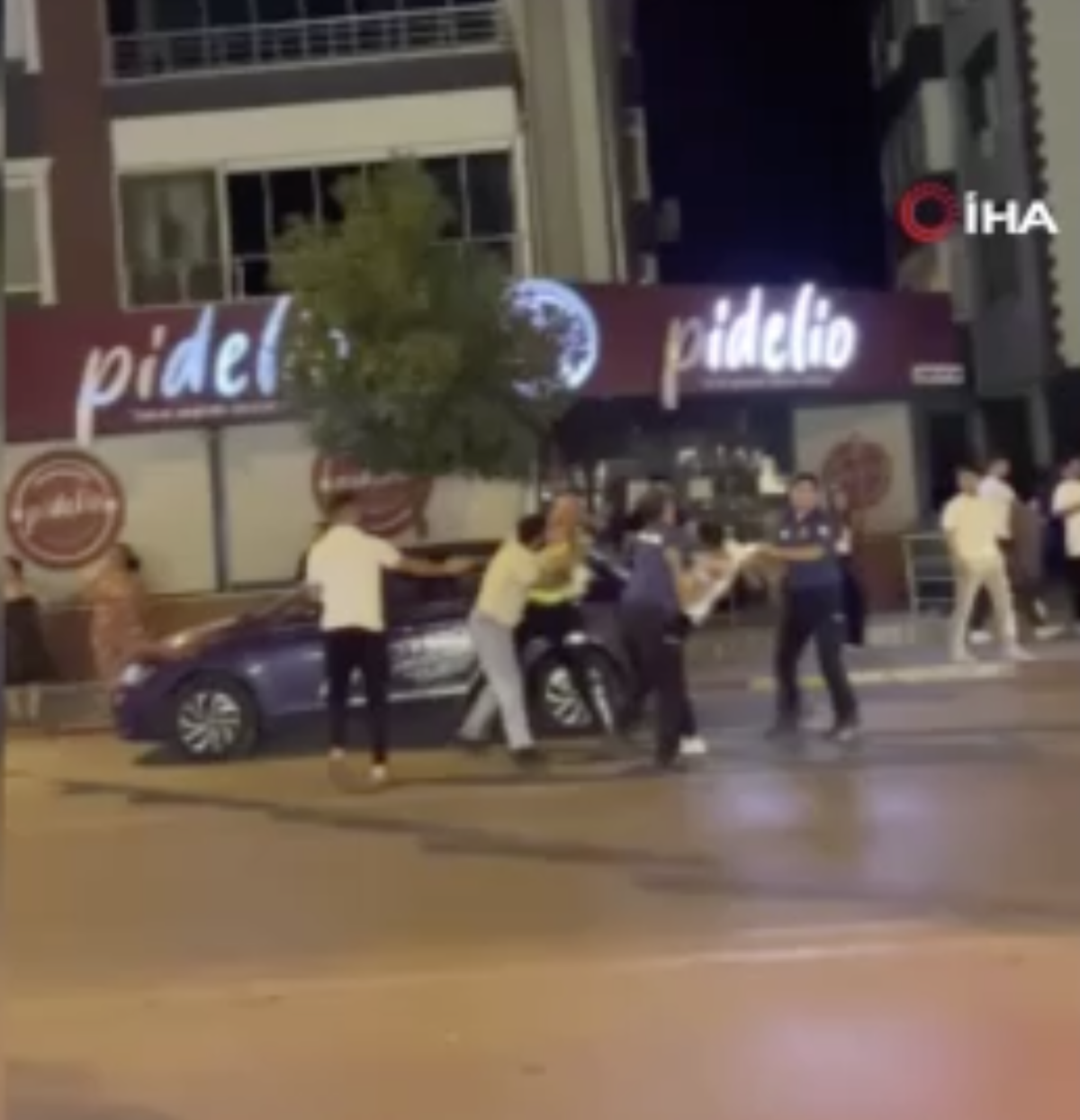 Trafik uygulamasında yakalandılar! Polise böyle saldırdılar