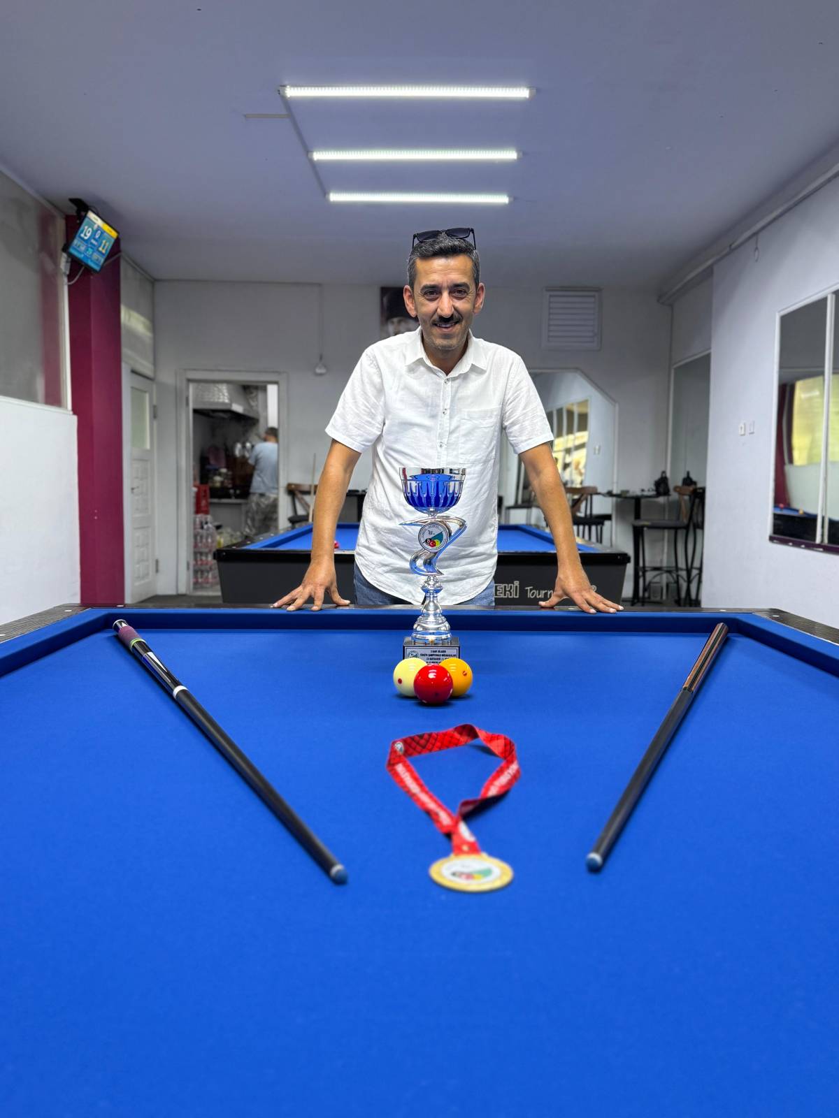 Sponsorsuz Türkiye Şampiyonu, Turgutlu'da arkadaşları tarafından karşılandı