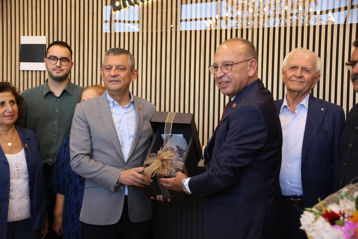 CHP Genel Başkanı Özel: “Çetin Akın çalışmayı, üretmeyi çok sever”