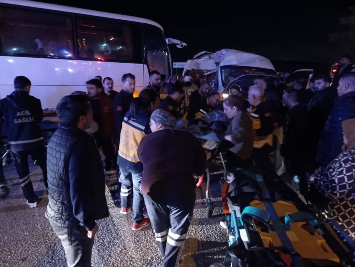 SON DAKİKA! İzmir Ankara Karayolunda Kaza!