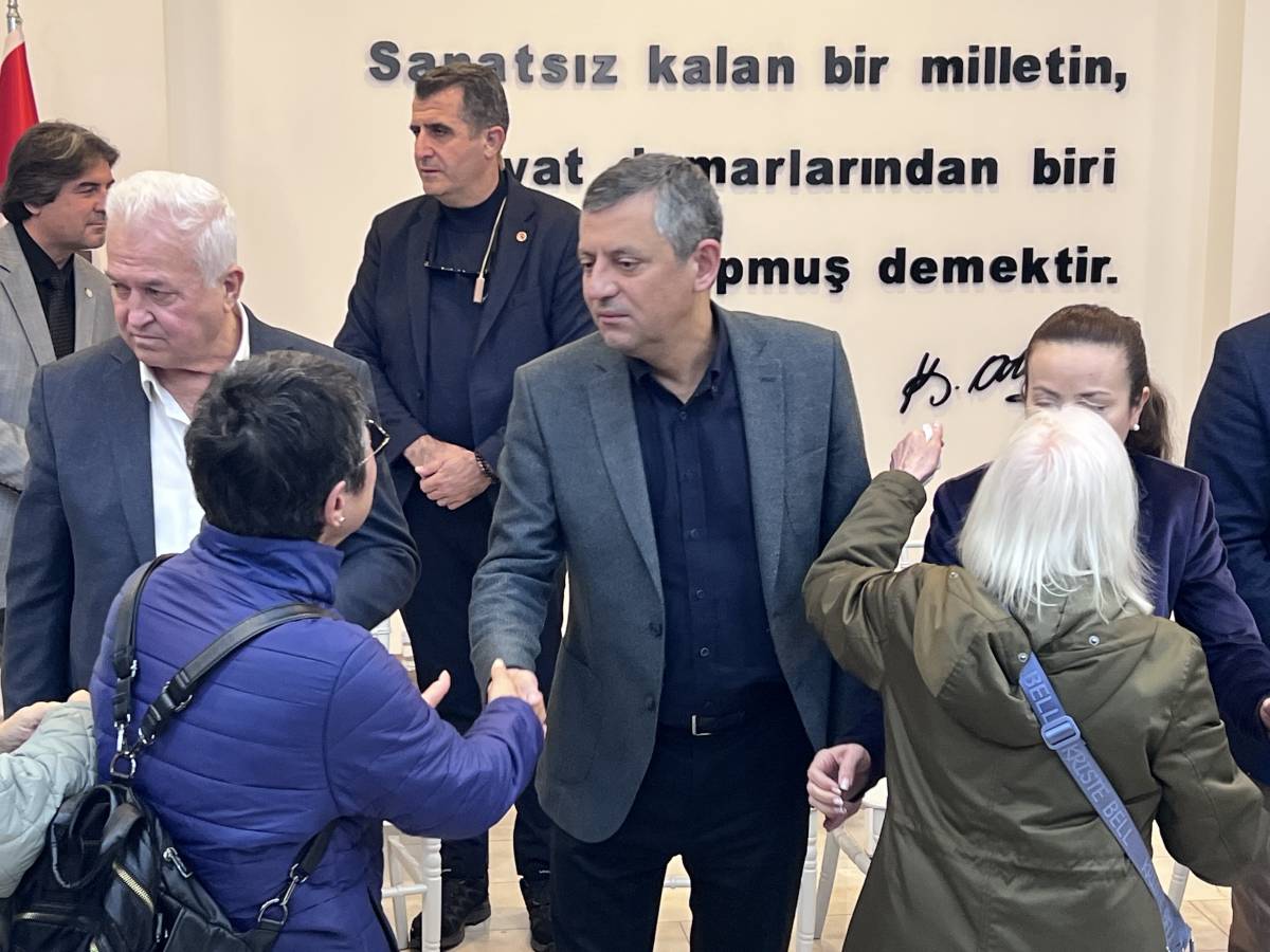 Özgür Özel, Gülşah Durbay’ın Ailesiyle Birlikte Taziyeleri Kabul Etti