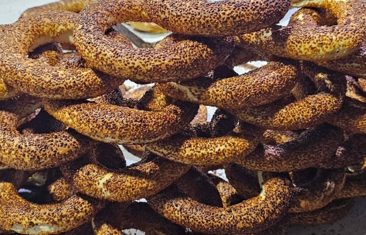 Manisa'da merhum başkanlar için simit fırınından ücretsiz simit