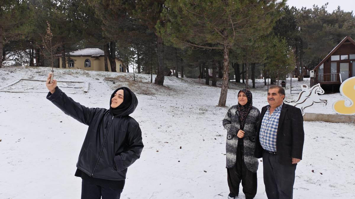Manisa'nın o ilçesinde kar yağışı etkili oldu