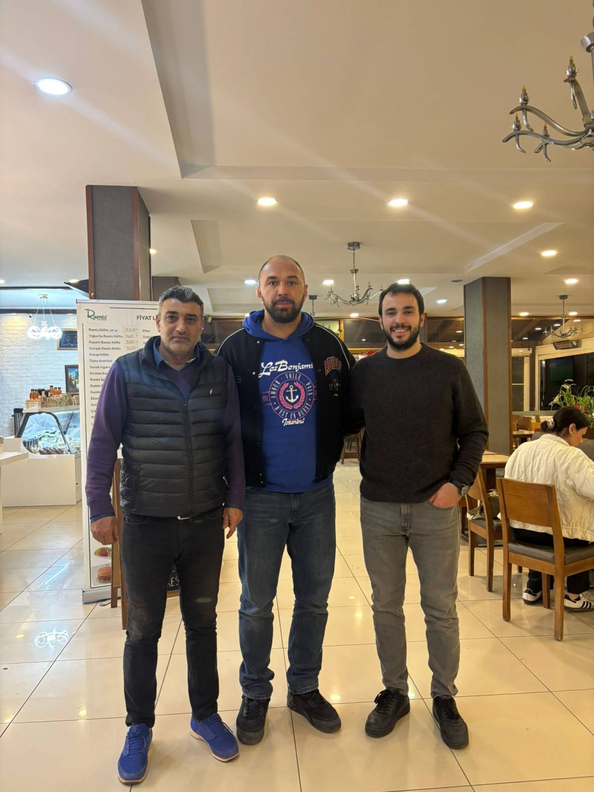 Köfteci Ramiz, ünlü başpehlivan Ali Gürbüz’ü ağırladı