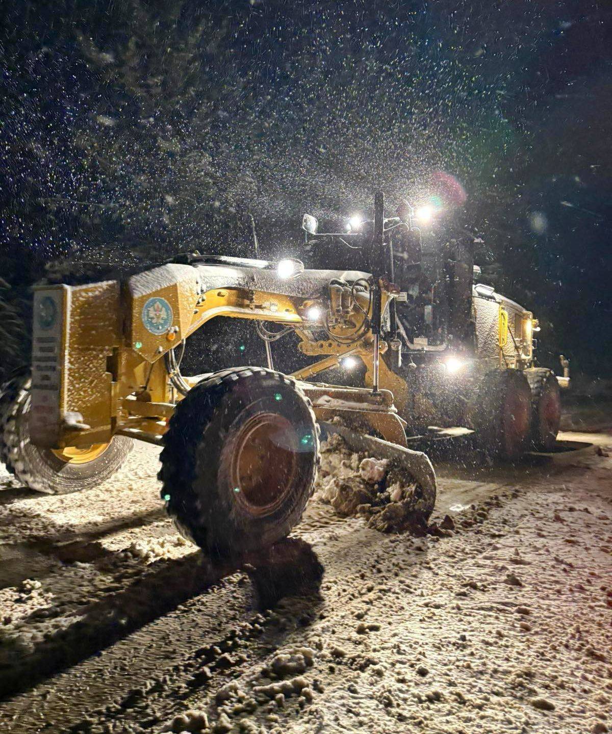 Yüksek kesimlerde kar etkili oldu, Büyükşehir Belediyesi alarmda