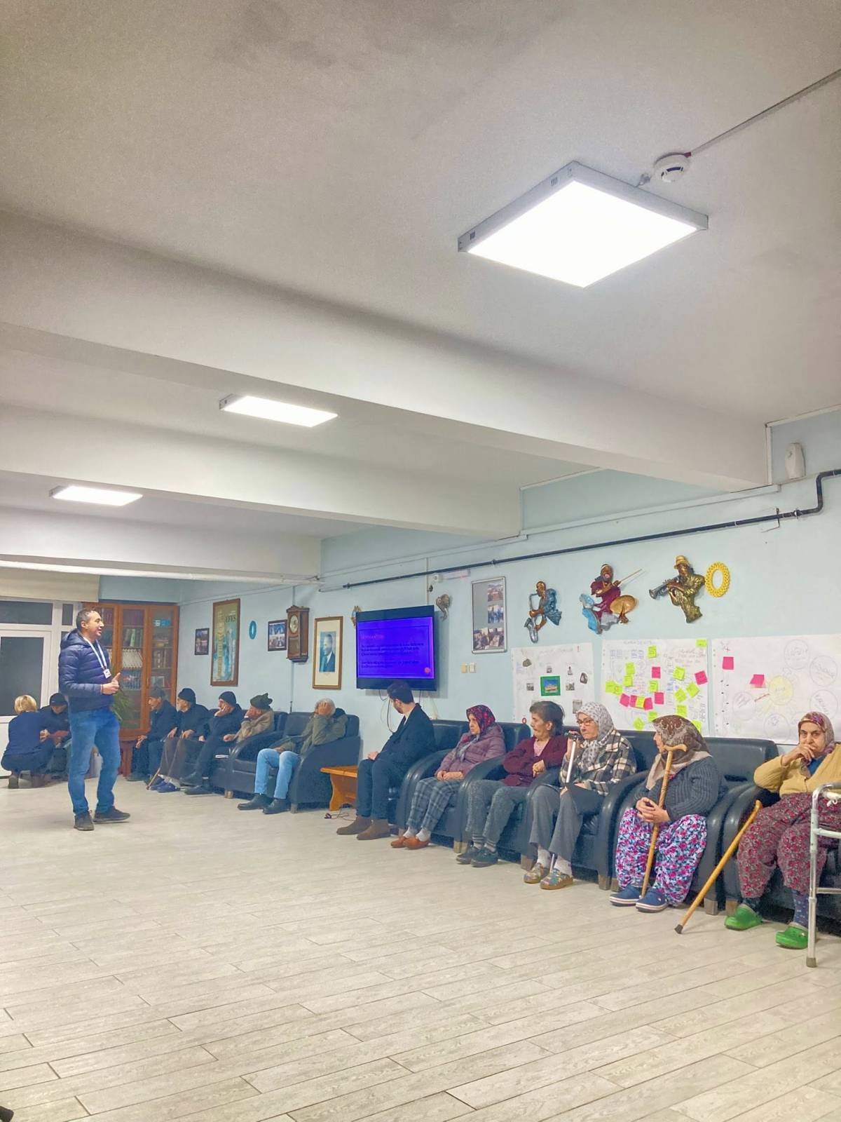 Turgutlu Huzurevi Sakinlerine “Bulaşıcı Hastalıklar ve Hijyen” Eğitimi